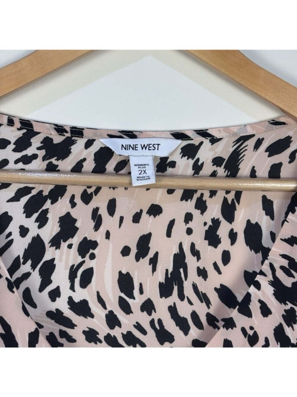Nine West Womens Plus 2X Sleeveless Blouse Pink Black Animal Print V-neck Lined - Picture 5 of 16